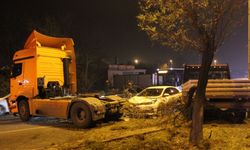 Kayseri'de Zincirleme Trafik Kazası! Sürücü Tırı Bırakıp Kaçtı