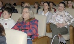 Prof. Dr. Kurtoğlu öğrencilere obezite ve erken ergenliği anlattı 
