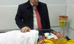 İl Sağlık Müdürü Benli, kazada yaralanan sağlık personelini ziyaret etti