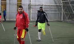 Kenyalı Kenan Ampute Futbol Ligi'nde ter döküyor 