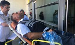Seyyar satıcılar, polis ve zabıtaya saldırdı: 3 yaralı