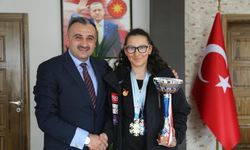 Develi Belediyesi'nin kayak sporcuları Snowboard Milli Takımı hazırlık kampında 