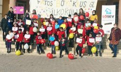 Minik öğrenciler maske taktı, lösemili çocuklara moral verdi 