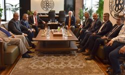AK Parti Grup Başkan Vekili Mustafa Elitaş, Kayseri Ticaret Odası’nı Ziyaret Etti
