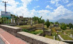 Melikgazi Belediyesince Mezarlıklarda Temizlik ve Bakım Çalışması 