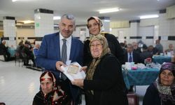 Başkan Çelik ve eşi İkbal Çelik, Regaib Gecesi’nde Huzurevi’ndeki yaşlılarla bir araya geldi