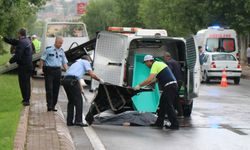 Otomobilin çarptığı anne öldü, oğlu ağır yaralandı 