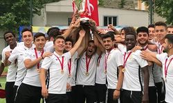 Talasgücü Belediyespor kupasına kavuştu