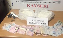 İranlılar 2 Kilo Zehir Ve Paralarla Yakalandı