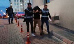 'Dur' ihtarına uymayan ve polis aracını sıkıştıran şahıs yakalandı 