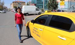 Üniversite mezunu Hüsne taksicilikle geçimini sağlıyor 