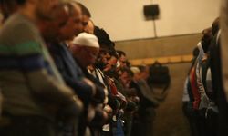 İlk teravih namazında vatandaşlar camiye akın etti 