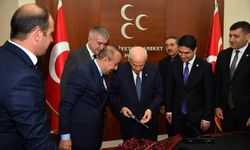 Uzunluoğlu’ndan Bahçeli’ye Özel Hediye