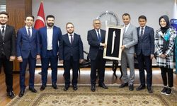 Esnaflar, Başkan Büyükkılıç'a şehrin anahtarını hediye etti 