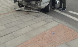 İki aracın karıştığı trafik kazasında 5 kişi yaralandı 