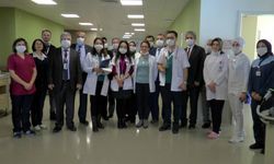 Hematolojiden tedavi gören çocukların karneleri hastanede verildi 