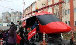 Öğrenciler için gerçeğini aratmayan helikopter tasarladı 