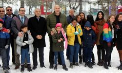 İlk defa karla oynayan çocuklar büyük heyecan yaşadı 