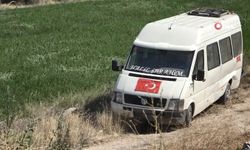 Minibüs şarampole devrildi: 2 yaralı 