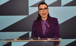 Eski AK Partili Vekil Kraliyet Tarihine Geçti!