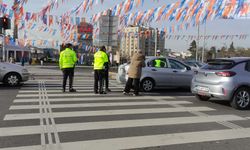 Kayseri’de Otomobile Çarpan Belediye Otobüs Şoförü Kaçtı