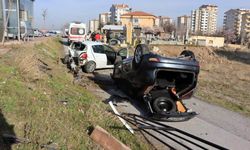 Kayseri’de Korkutan Kaza; Yayalara Yol Vermek İsterken Canından Oluyordu
