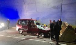 Kamyonetle Kepçe Kafa Kafaya Çarpıştı: 1 Ölü