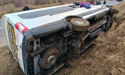 Kayseri'de Öğrenci Servisi Devrildi: 10 Yaralı