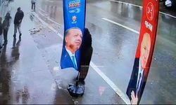 Cumhurbaşkanı Erdoğan’ın Afişini Önce Sevdi Sonra Öptü!
