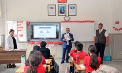 Mustafa Yalçın Öğrencilere Ders Verdi!