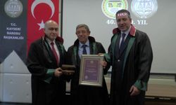 Türkiye Barolar Birliği Başkanı Emektar Avukatlara Plaket Verdi