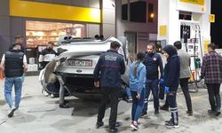 Kayseri’de Yakıt İstasyonuna Çarpan Araç Takla Attı
