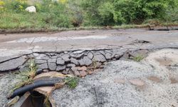 Kayseri'de Sağanak Yağış Nedeniyle Yol Çöktü!