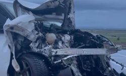2 Otomobil Kafa Kafaya Çarpıştı: Çok Sayıda Yaralı Var