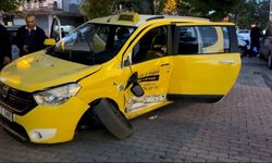 Kayseri’de 2 Ticari Araç Çarpıştı, Taksideki 2 kişi Yaralandı