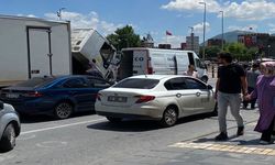 Son Dakika Kayseri Cumhuriyet Meydanında Kaza !