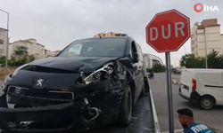 Kayseri'de 2 Araç Çarpıştı! 10 Kişi Yaralandı