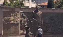 Kayseri Cumhuriyet Meydanı’nda Atatürk Anıtına Baltayla Saldırmışlardı! İşte İstenen Ceza…