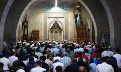 Kayserili Eski Bakan Hunat Camii’de Bayramlaştı