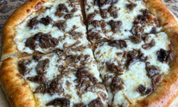 Kavurmalı Pide Tarifi – Pizza Görünümlü Pide Tarifi