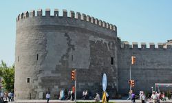 Binlerce İnsanın Önünden Geçtiği O Eserin Tarihini Biliyor Musunuz?