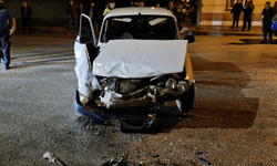 Korkutan Kaza: Otomobil ve Ticari Araç Çarpıştı!