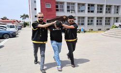 Kadını Gasp Etti Sonra Acımasızca Vurdu!