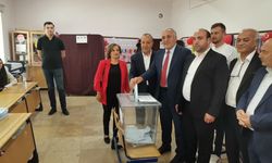 Uzunluoğlu Oy Kullanırken Heyecandan Bakın Neyi Unuttu!