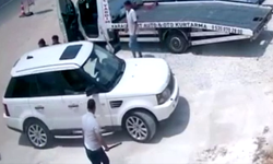 Kayseri Yolunda Esnaf Sinir Krizi Geçirdi! Otomobili Parçalamaya Kalktı