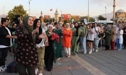 Binlerce Sivaslı Kayseri Cumhuriyet Meydanı’na Akın Etti!