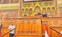 Macaristan Parlamentosu’na Kayserili Eski Vekil Damga Vurdu!