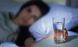 Gece yatak yanına su koymayın! Uzmanlar nedenini ilk kez açıkladı