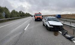 Kontrolden Çıkan Araç Bariyerlere Çarptı! 3 Yaralı