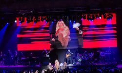 Hadise Kayseri sahnesinde yürekleri hoplattı!